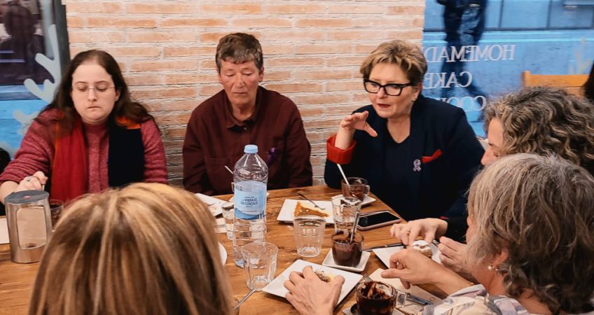 Teresa Pallarès es compromet a desplegar programes de formació i suport a escoles i instituts per reforçar la cultura del respecte i la igualtat  